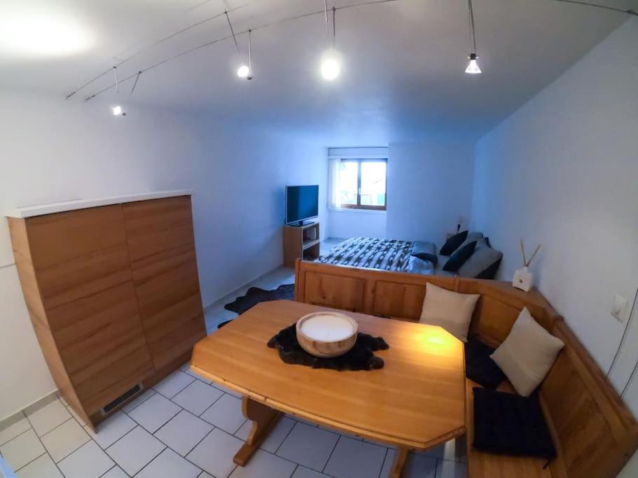 Private Apartment With Parking Spot In The Center 필름 외부 사진