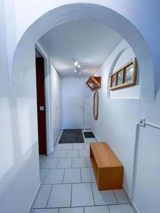 Private Apartment With Parking Spot In The Center 필름 외부 사진